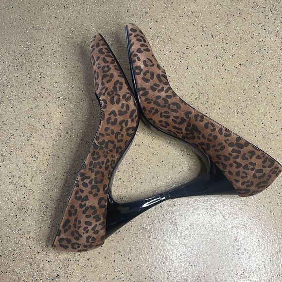 Dana Buchman Katarina Cheetah Print Suede Pumps sz 10 - Picture 3 of 12